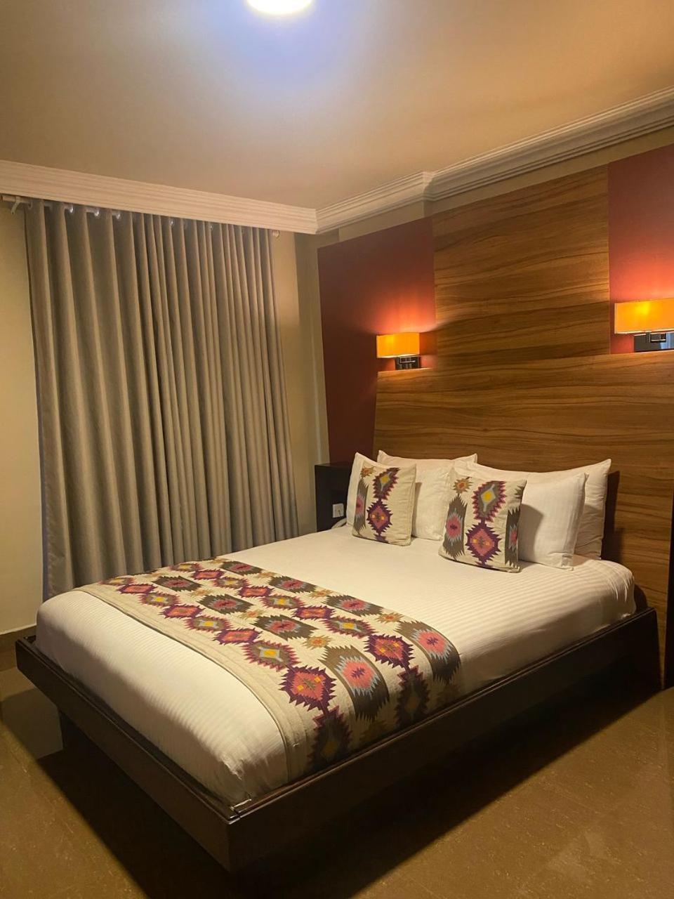 Home Suites Boutique Hotel Freetown Eksteriør bilde